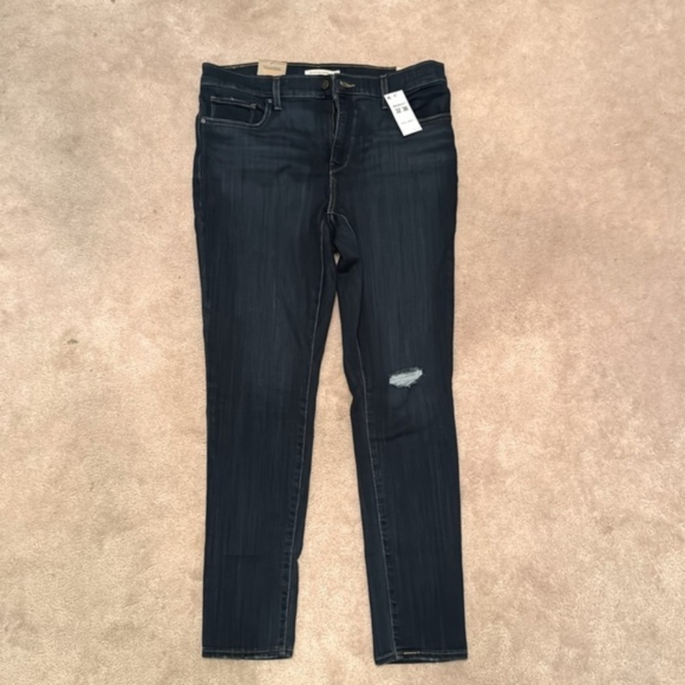 Levi’s 311 Shaping Skinny Jeans
